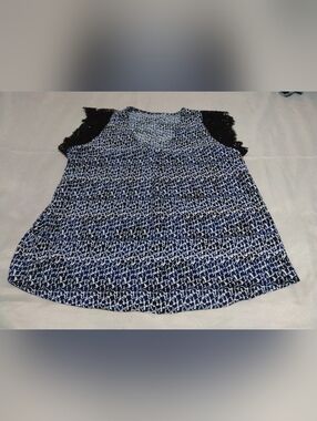 ♥️3/$15 Navy Patterned Sleeveless Top with Lace Detail